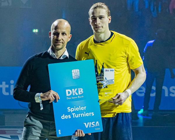 Juri Knorr feierte mit den Löwen nicht nur den Pokalsieg sondern wurde auch als bester Spieler des Turniers ausgezeichnet. 